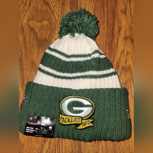 Green Bay Packers NFL New Era 2022 Sideline Official Knit Beanie Pom Hat - Picture 1 of 4
